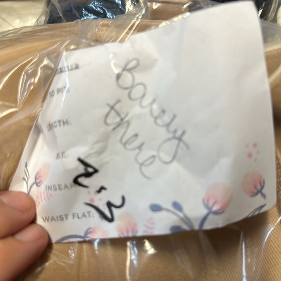 BARELY THERE tan underwire woman’s bra. 40C - Picture 10 of 10